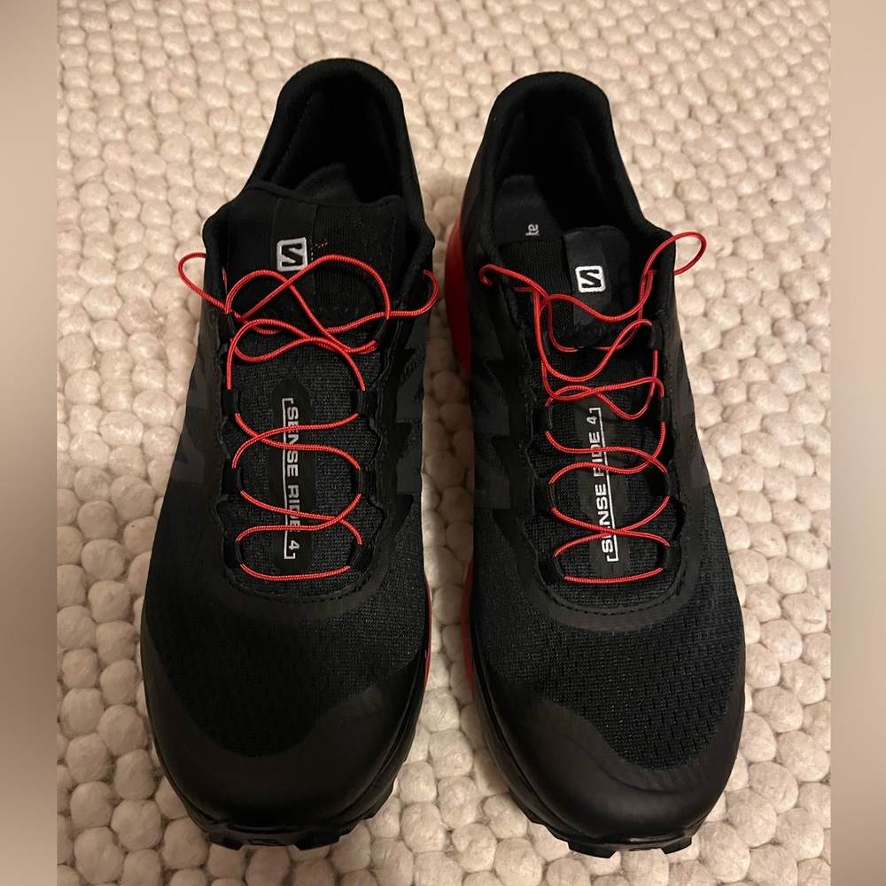 Salomon Sense Ride 4 black/gogi size 10.5
Worn once